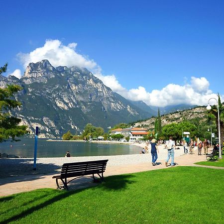 Riva Centro Apartment - Happy Rentals Екстериор снимка